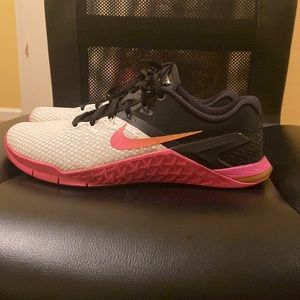 Nike Metcon 4 Training pink white black Shoes